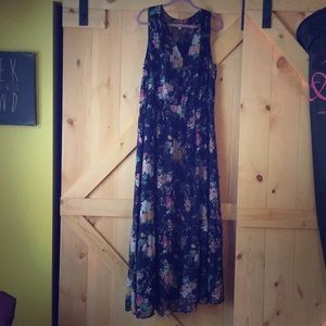 PLUS SIZE FLORAL MAXI DRESS